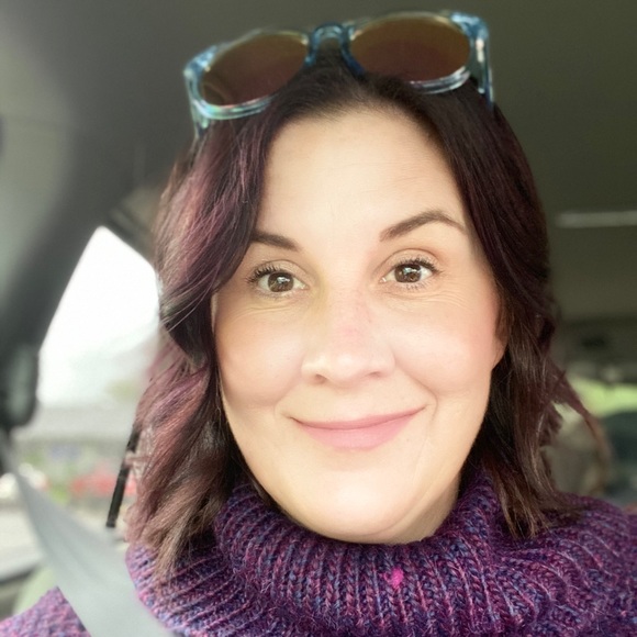 Meet your Posher, Macy - Picture 1 of 2